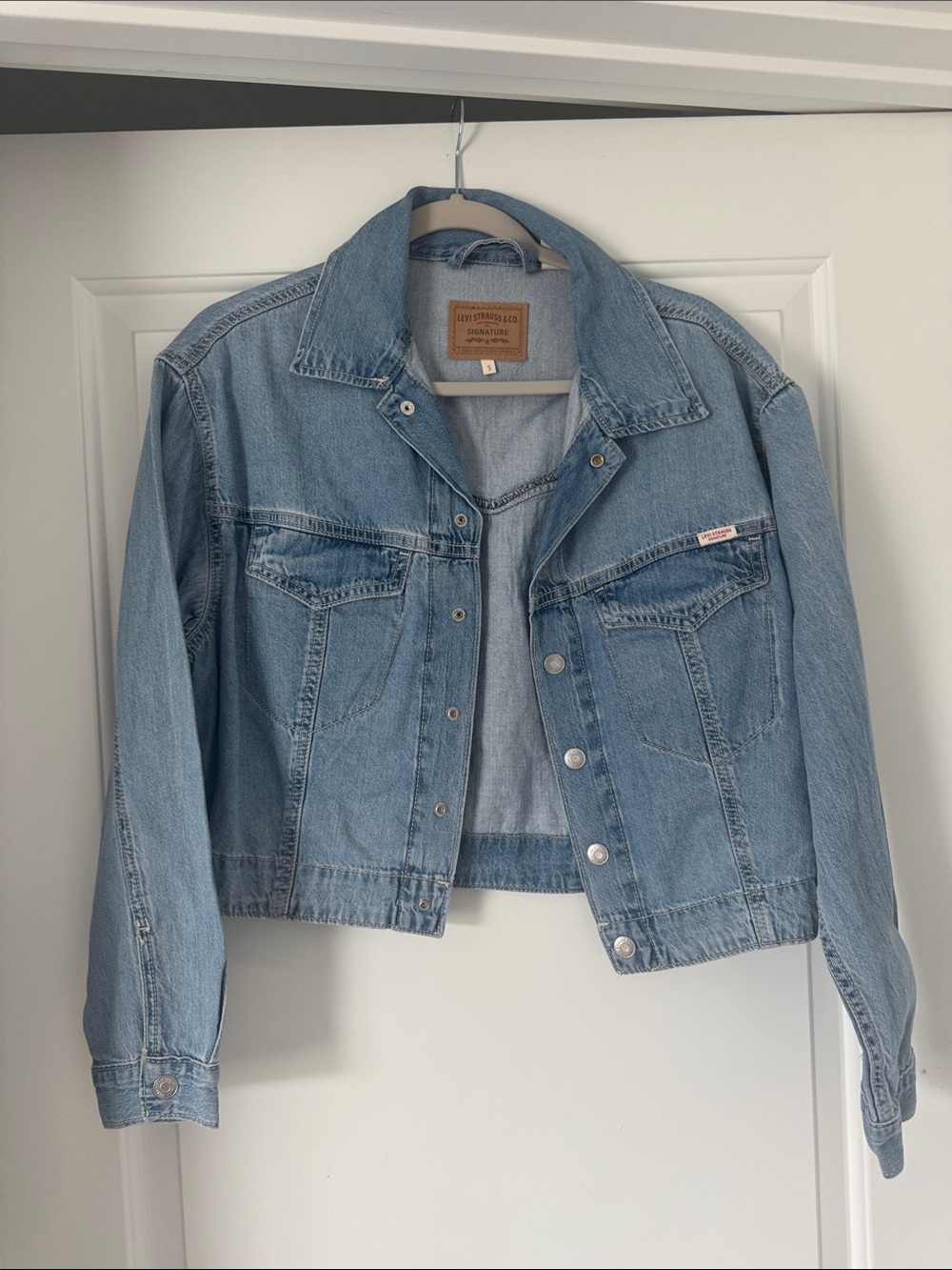 Levi's Women's Light Wash Blue Denim Trucker Jacket
